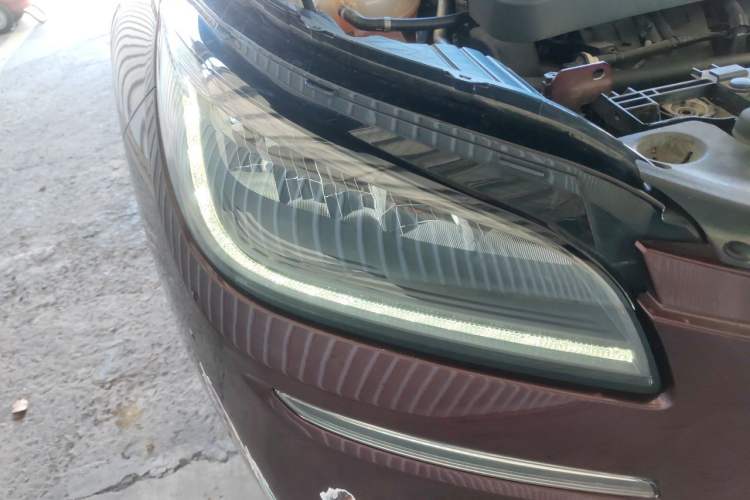 Used Lincoln Corsair 2021 2.0T Two-Wheel-Drive Luxury Edition Right Front Headlight