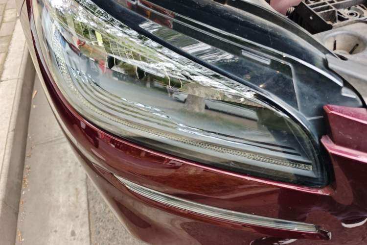 Used Lincoln Corsair 2021 2.0T Two-Wheel-Drive Luxury Edition Right Front Headlight