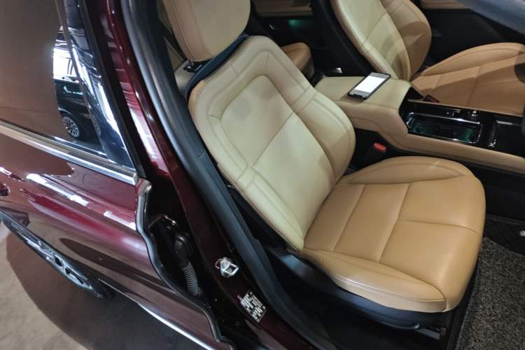 Used Lincoln Corsair 2021 2.0T Two-Wheel-Drive Luxury Edition Right Front Seat