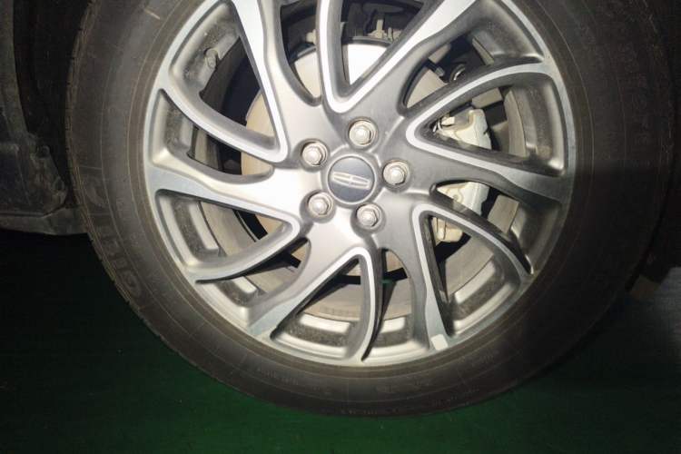 Used Lincoln Corsair 2021 2.0T Two-Wheel-Drive Luxury Edition Right Front Wheel Hub