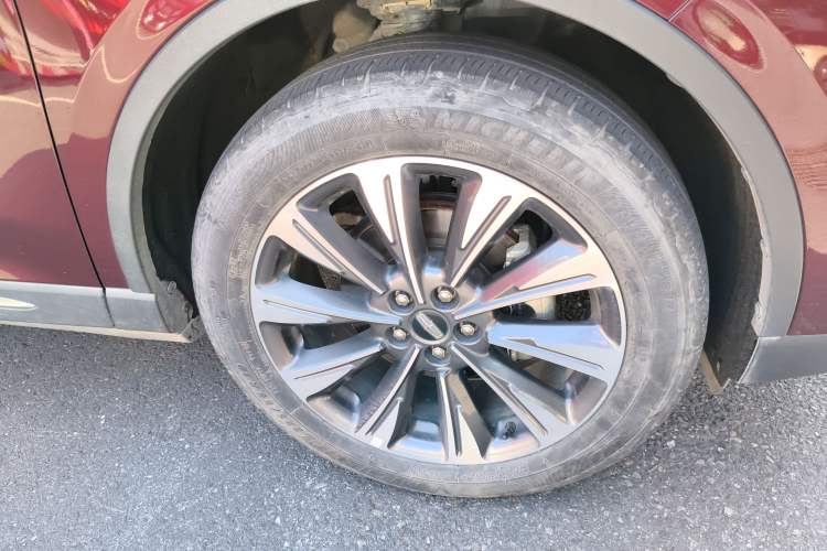 Used Lincoln Corsair 2021 2.0T Two-Wheel-Drive Luxury Edition Right Front Wheel Hub