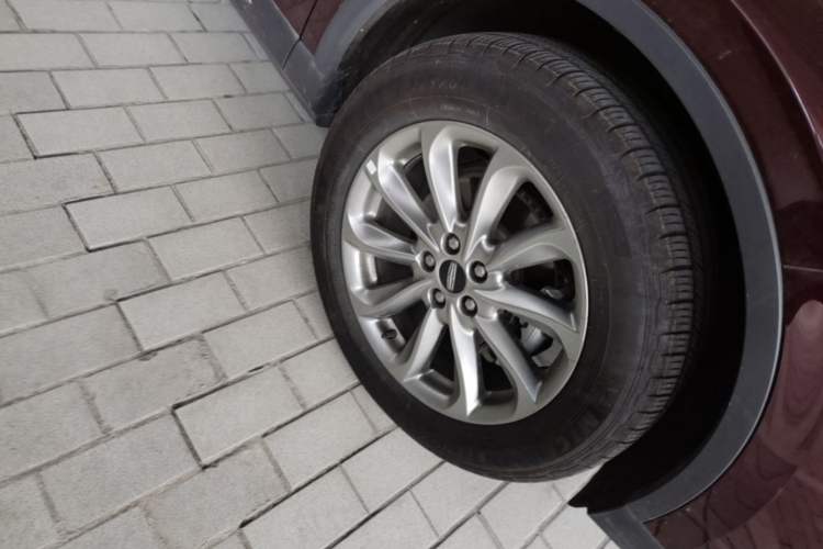 Used Lincoln Corsair 2021 2.0T Two-Wheel Drive Deluxe Edition Right Front Wheel Hub