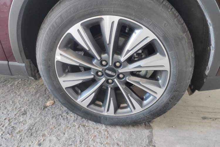 Used Lincoln Corsair 2021 2.0T Two-Wheel-Drive Luxury Edition Right Front Wheel Hub