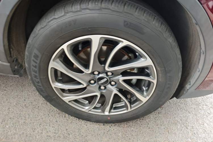 Used Lincoln Corsair 2021 2.0T Two-Wheel-Drive Luxury Edition Right Front Wheel Hub