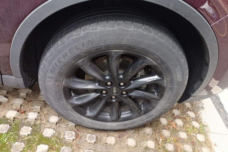 Used Lincoln Corsair 2021 2.0T Two-Wheel Drive Deluxe Edition Right Front Wheel Hub
