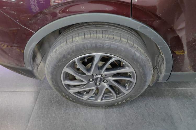 Used Lincoln Corsair 2021 2.0T Two-Wheel-Drive Luxury Edition Right Rear Wheel Hub