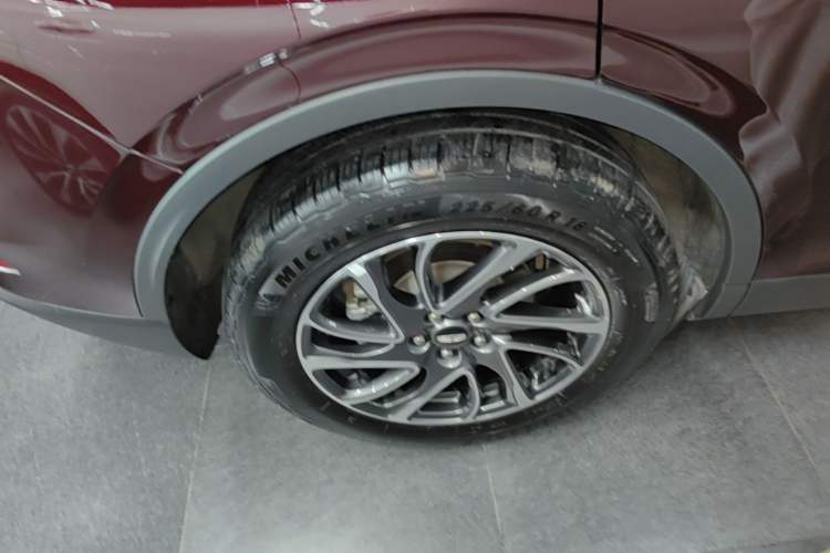 Used Lincoln Corsair 2021 2.0T Two-Wheel-Drive Luxury Edition Right Rear Wheel Hub