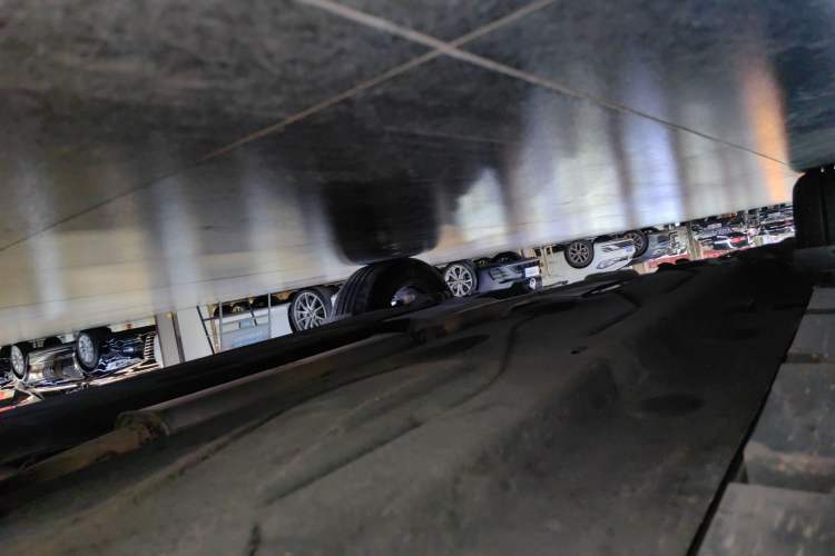 Used Lincoln Corsair 2021 2.0T Two-Wheel-Drive Luxury Edition Right Side Sill