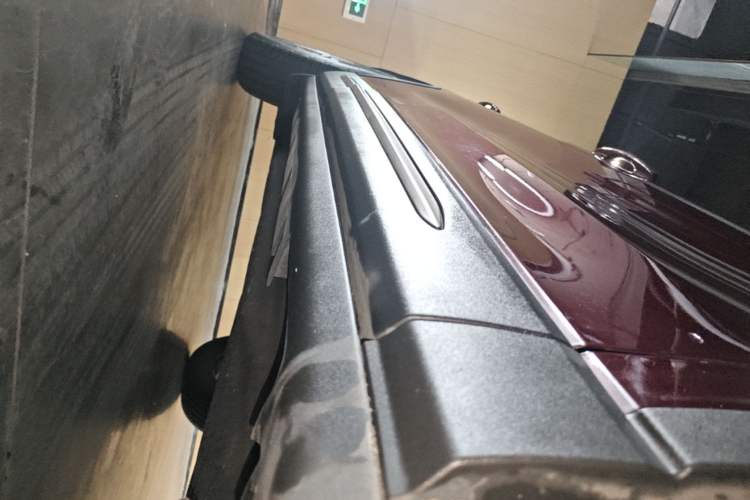 Used Lincoln Corsair 2021 2.0T Two-Wheel-Drive Luxury Edition Right Side Sill