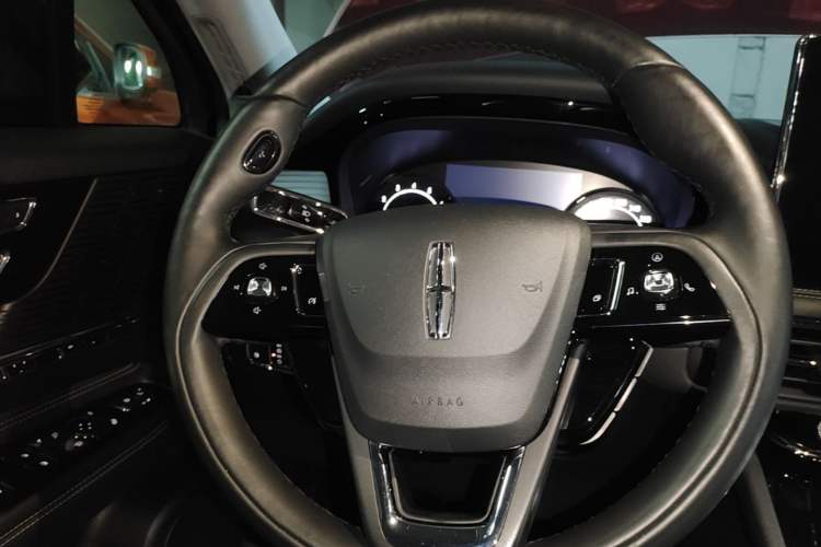 Used Lincoln Corsair 2021 2.0T Two-Wheel Drive Deluxe Edition Steering Wheel