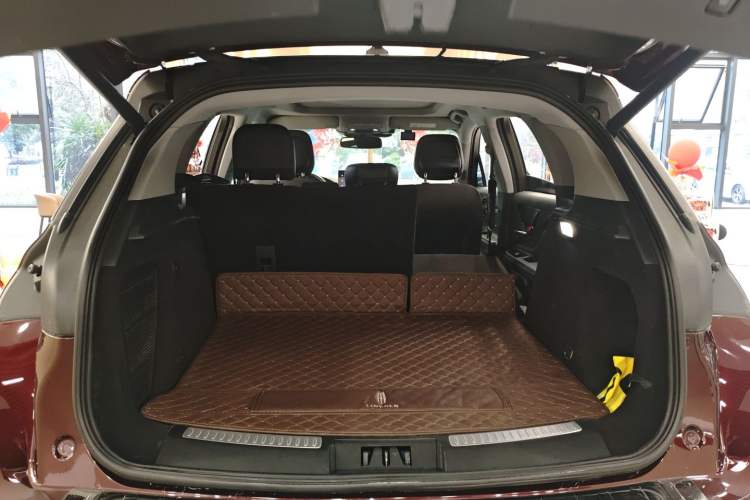 Used Lincoln Corsair 2021 2.0T Two-Wheel Drive Deluxe Edition Trunk