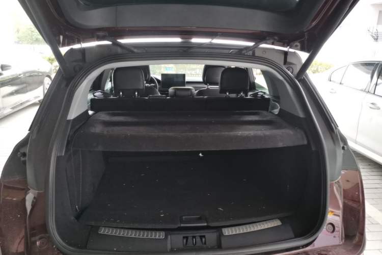 Used Lincoln Corsair 2021 2.0T Two-Wheel Drive Deluxe Edition Trunk