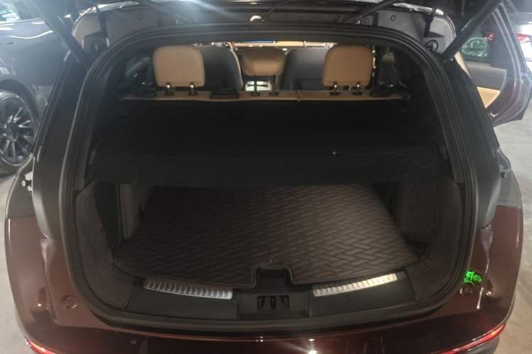 Used Lincoln Corsair 2021 2.0T Two-Wheel-Drive Luxury Edition Trunk