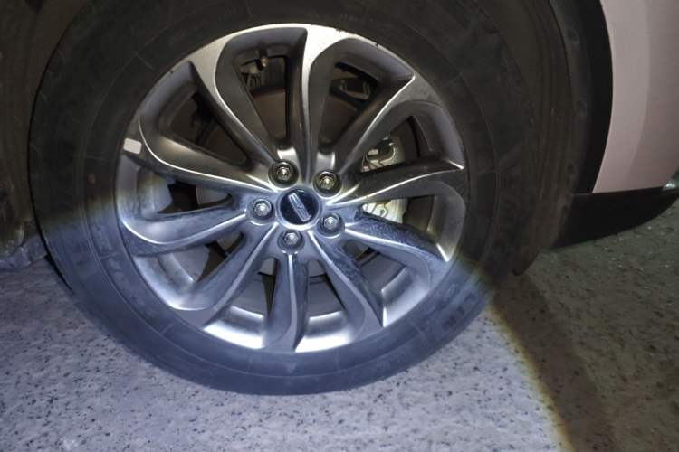 Used Lincoln Corsair 2021 2.0T Two-Wheel Drive Deluxe Edition Right Front Wheel Hub