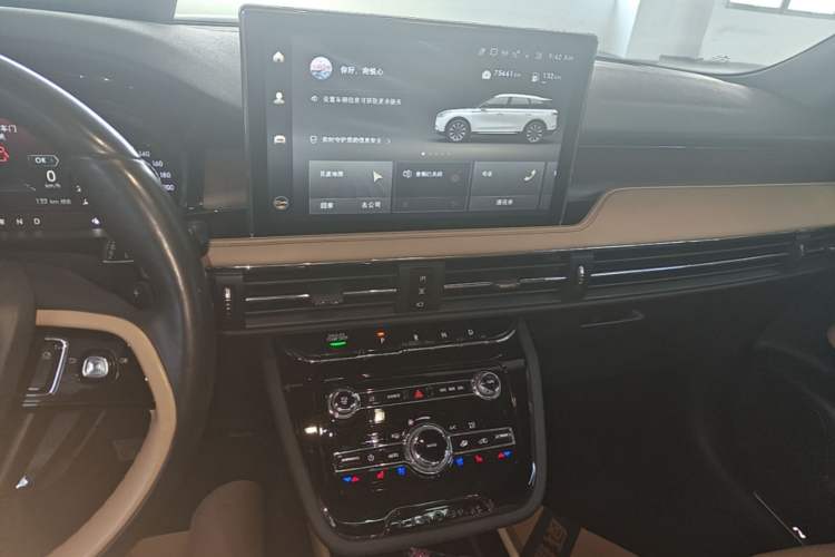 Used Lincoln Corsair 2021 2.0T Two-Wheel-Drive Luxury Edition Audio And AC Panel