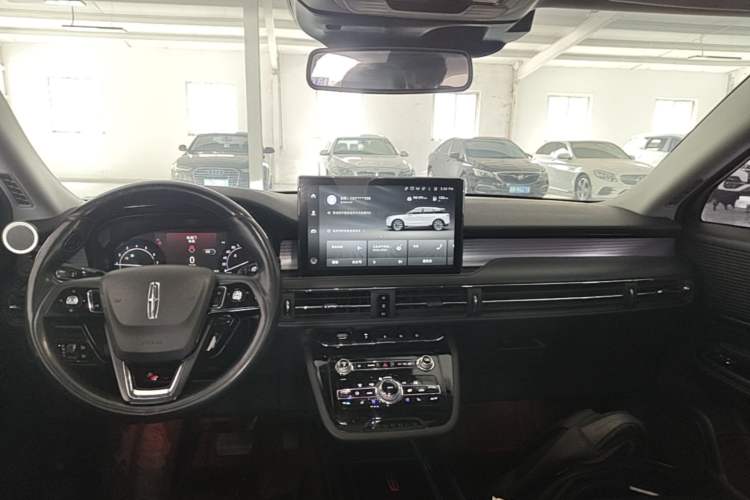 Used Lincoln Corsair 2021 2.0T Two-Wheel Drive Deluxe Edition Center Console