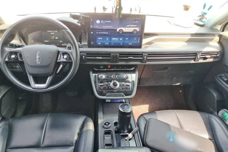 Used Lincoln Corsair 2021 2.0T Two-Wheel Drive Deluxe Edition Center Console