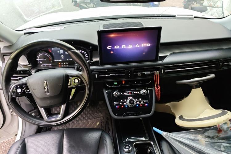 Used Lincoln Corsair 2021 2.0T Two-Wheel Drive Deluxe Edition Center Console