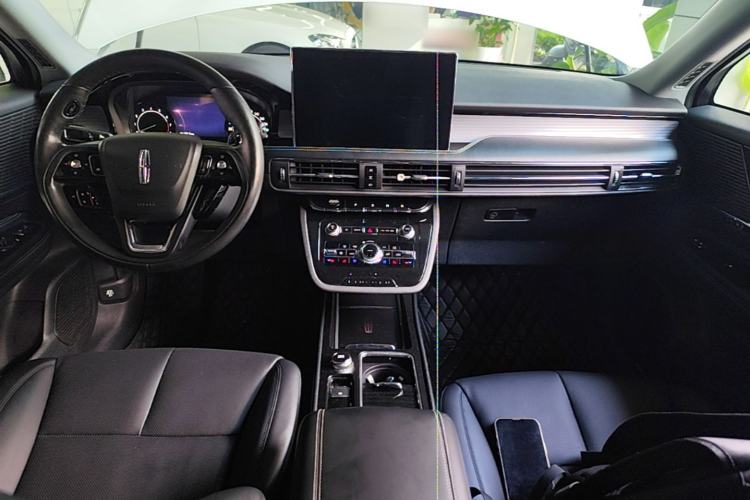 Used Lincoln Corsair 2021 2.0T Two-Wheel Drive Deluxe Edition Center Console