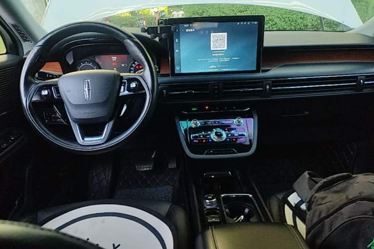 Used Lincoln Corsair 2021 2.0T Two-Wheel-Drive Luxury Edition Center Console