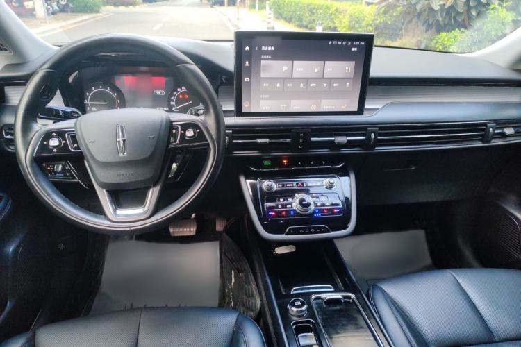 Used Lincoln Corsair 2021 2.0T Two-Wheel Drive Deluxe Edition Center Console