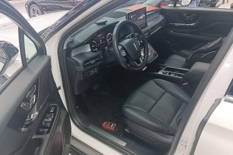 Used Lincoln Corsair 2021 2.0T Two-Wheel Drive Deluxe Edition Driver Seat