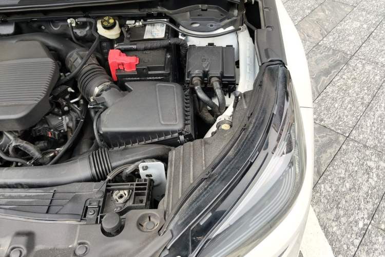 Used Lincoln Corsair 2021 2.0T Two-Wheel-Drive Luxury Edition Engine Bay Left