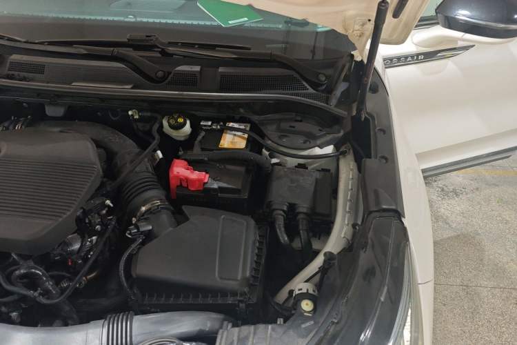 Used Lincoln Corsair 2021 2.0T Two-Wheel Drive Deluxe Edition Engine Bay Left