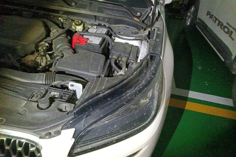 Used Lincoln Corsair 2021 2.0T Two-Wheel-Drive Luxury Edition Engine Bay Left
