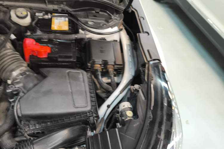 Used Lincoln Corsair 2021 2.0T Two-Wheel-Drive Luxury Edition Engine Bay Left