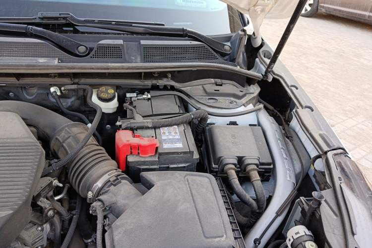 Used Lincoln Corsair 2021 2.0T Two-Wheel-Drive Luxury Edition Engine Bay Left