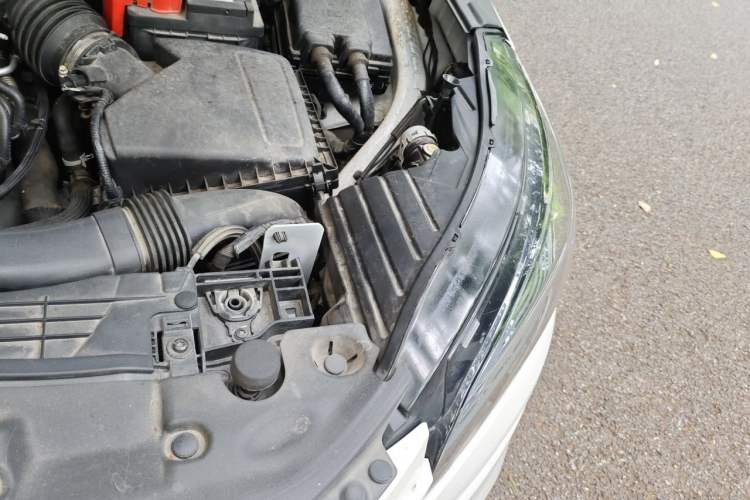 Used Lincoln Corsair 2021 2.0T Two-Wheel Drive Deluxe Edition Engine Bay Left