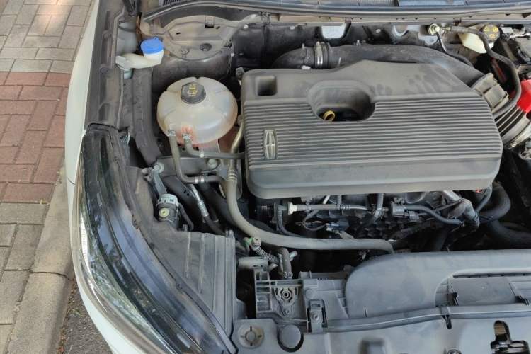 Used Lincoln Corsair 2021 2.0T Two-Wheel Drive Deluxe Edition Engine Bay Right