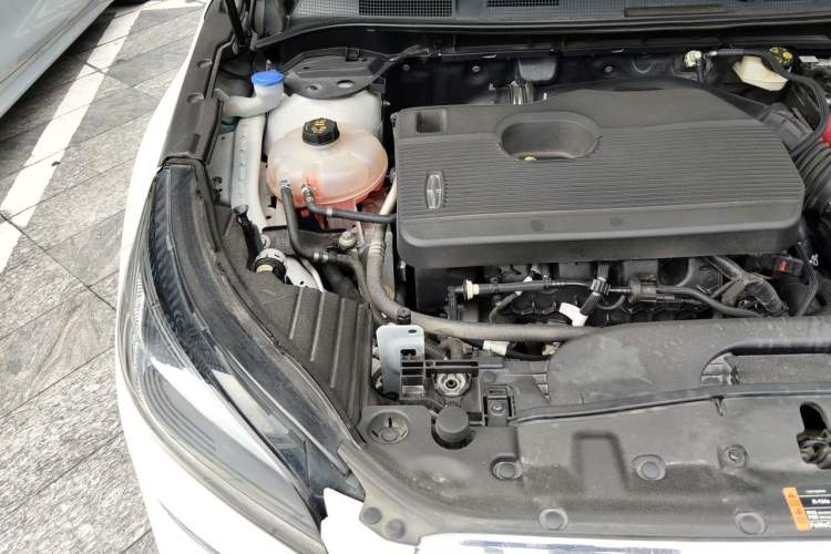Used Lincoln Corsair 2021 2.0T Two-Wheel-Drive Luxury Edition Engine Bay Right