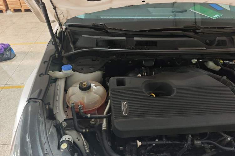 Used Lincoln Corsair 2021 2.0T Two-Wheel Drive Deluxe Edition Engine Bay Right
