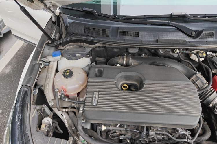 Used Lincoln Corsair 2021 2.0T Two-Wheel Drive Deluxe Edition Engine Bay Right