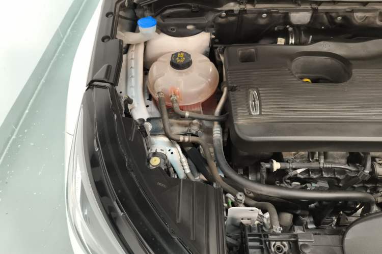 Used Lincoln Corsair 2021 2.0T Two-Wheel-Drive Luxury Edition Engine Bay Right