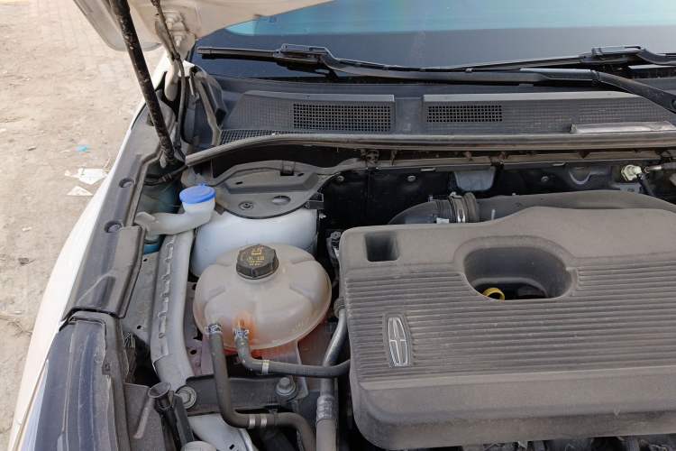 Used Lincoln Corsair 2021 2.0T Two-Wheel-Drive Luxury Edition Engine Bay Right