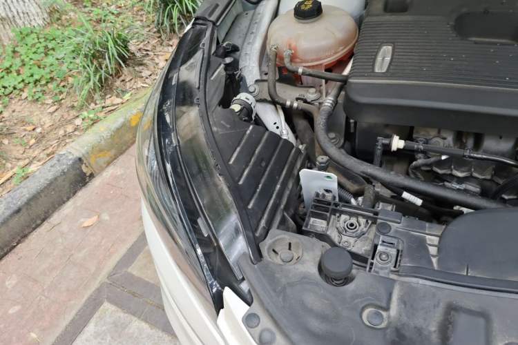 Used Lincoln Corsair 2021 2.0T Two-Wheel Drive Deluxe Edition Engine Bay Right
