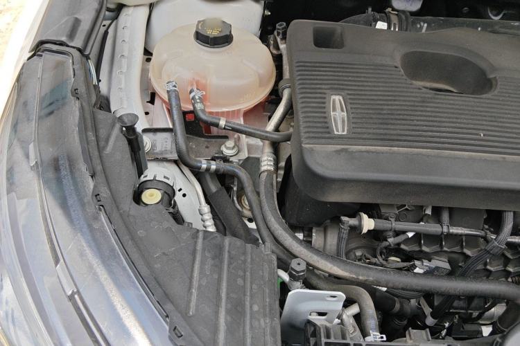 Used Lincoln Corsair 2021 2.0T Two-Wheel Drive Deluxe Edition Engine Bay Right