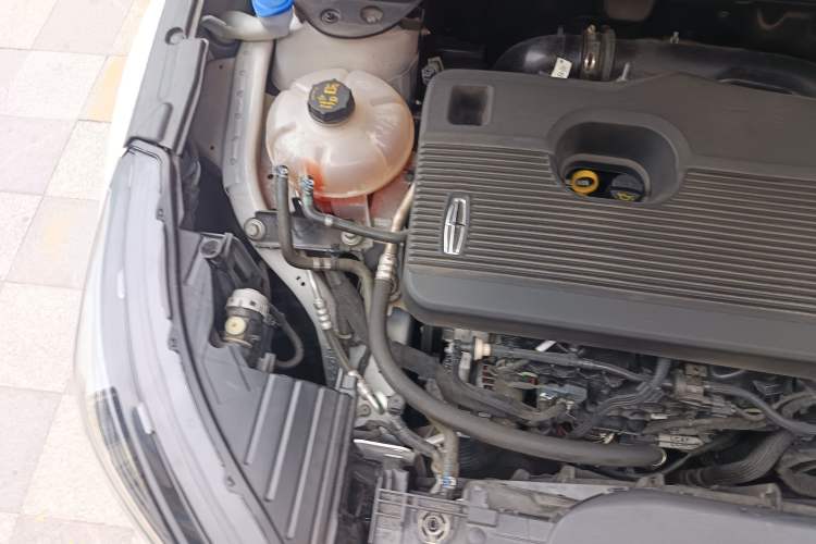 Used Lincoln Corsair 2021 2.0T Two-Wheel-Drive Luxury Edition Engine Bay Right