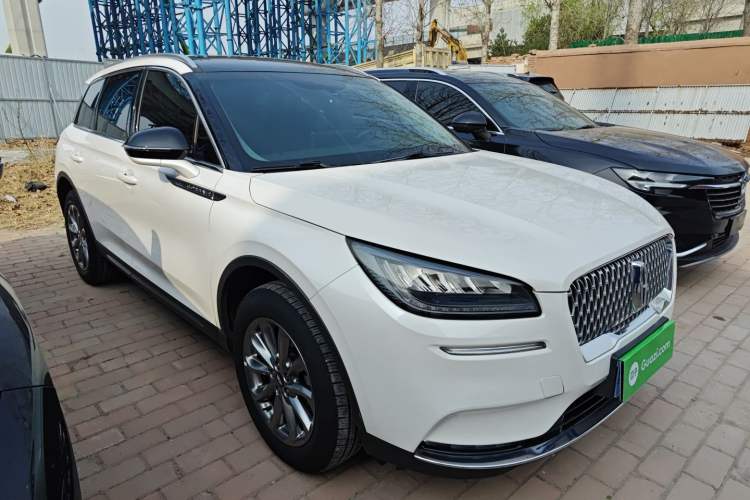 Used Lincoln Corsair 2021 2.0T Two-Wheel Drive Deluxe Edition Front Right 45 Deg