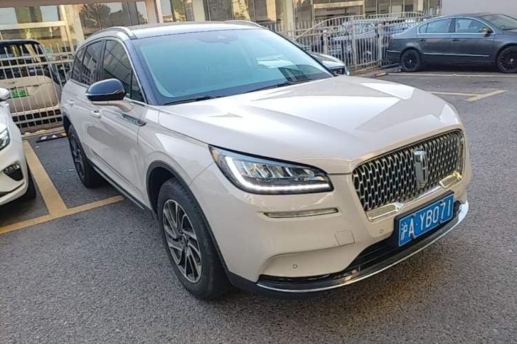 Used Lincoln Corsair 2021 2.0T Two-Wheel-Drive Luxury Edition Front Right 45 Deg