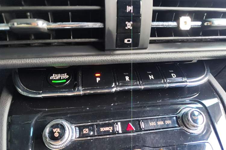 Used Lincoln Corsair 2021 2.0T Two-Wheel Drive Deluxe Edition Gear Lever