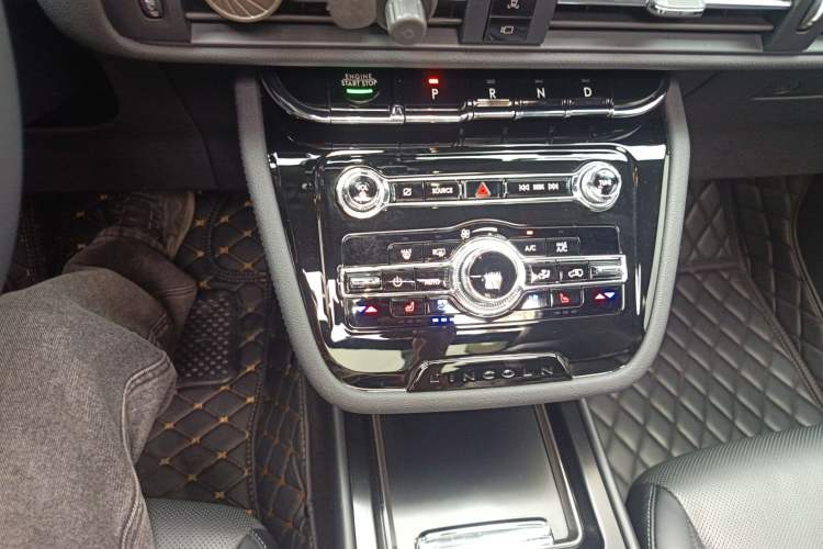 Used Lincoln Corsair 2021 2.0T Two-Wheel-Drive Luxury Edition Gear Lever