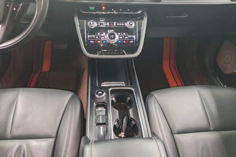 Used Lincoln Corsair 2021 2.0T Two-Wheel-Drive Luxury Edition Gear Lever