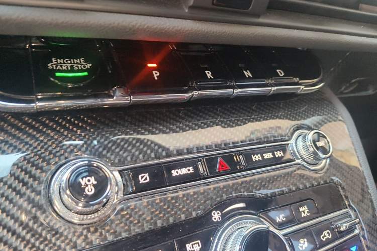 Used Lincoln Corsair 2021 2.0T Two-Wheel-Drive Luxury Edition Gear Lever