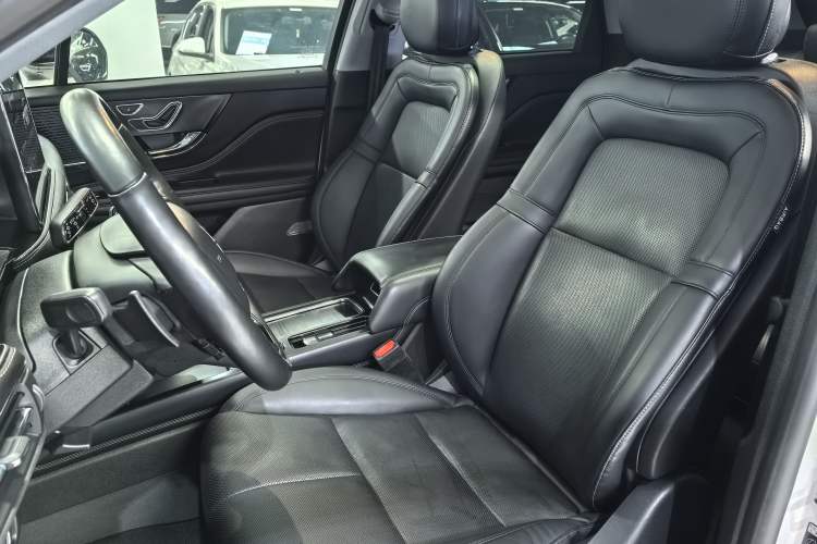Used Lincoln Corsair 2021 2.0T Two-Wheel Drive Deluxe Edition Interior 1