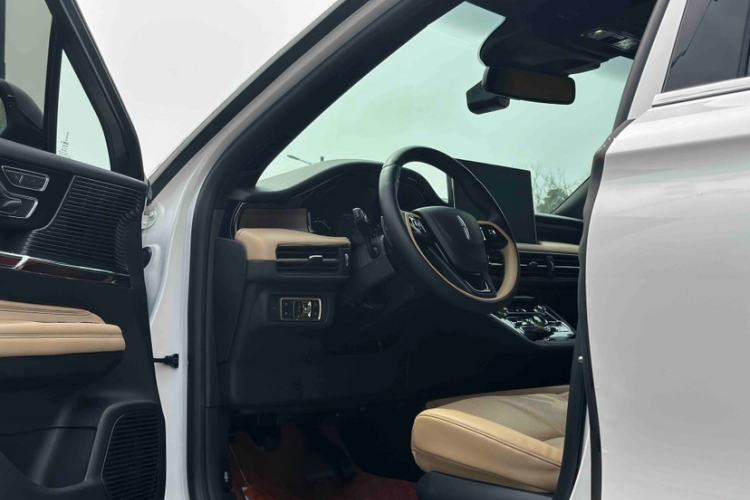 Used Lincoln Corsair 2021 2.0T Two-Wheel-Drive Luxury Edition Interior 10