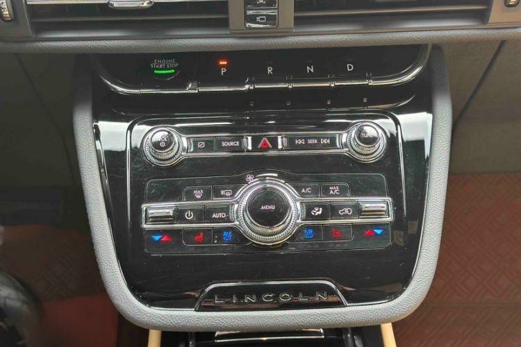Used Lincoln Corsair 2021 2.0T Two-Wheel-Drive Luxury Edition Interior 2